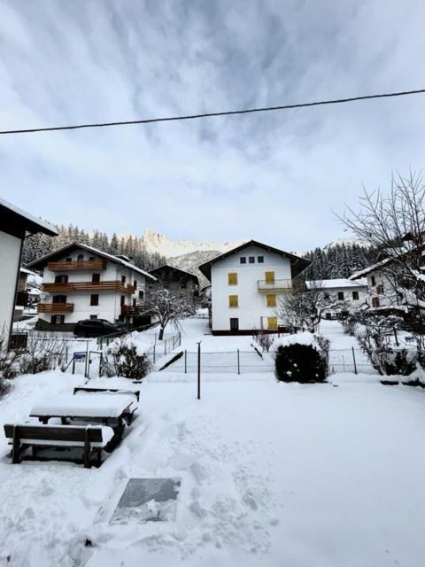 Suite Dolomiti Appartamento Falcade Eksteriør bilde